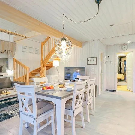2 Bedroom Stunning In *